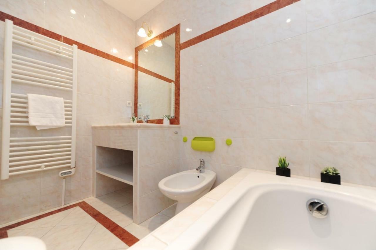 Le Savoy Palace - Five Stars Holiday House ニース エクステリア 写真